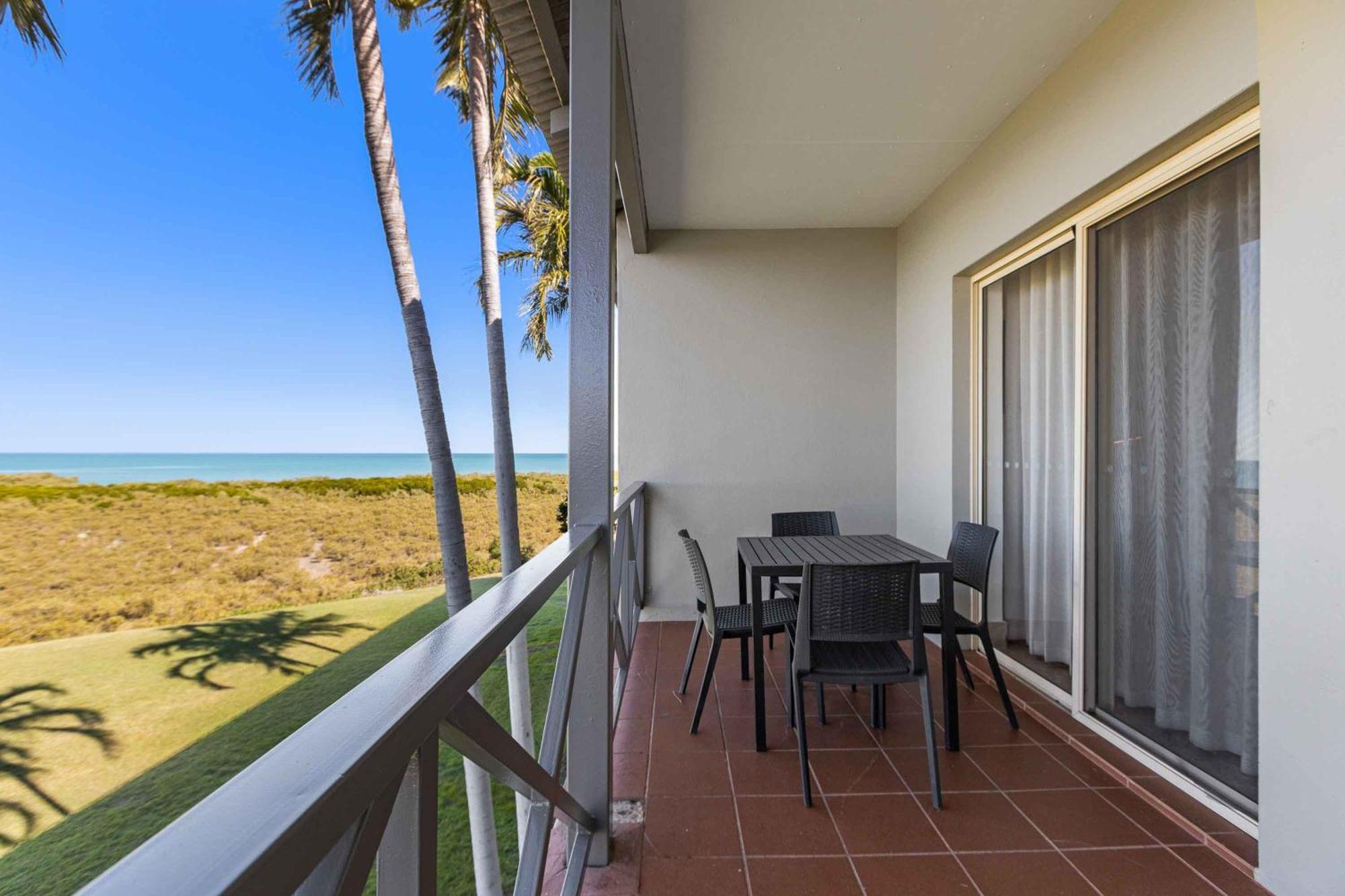 Moonlight Bay Suites Broome Exteriör bild