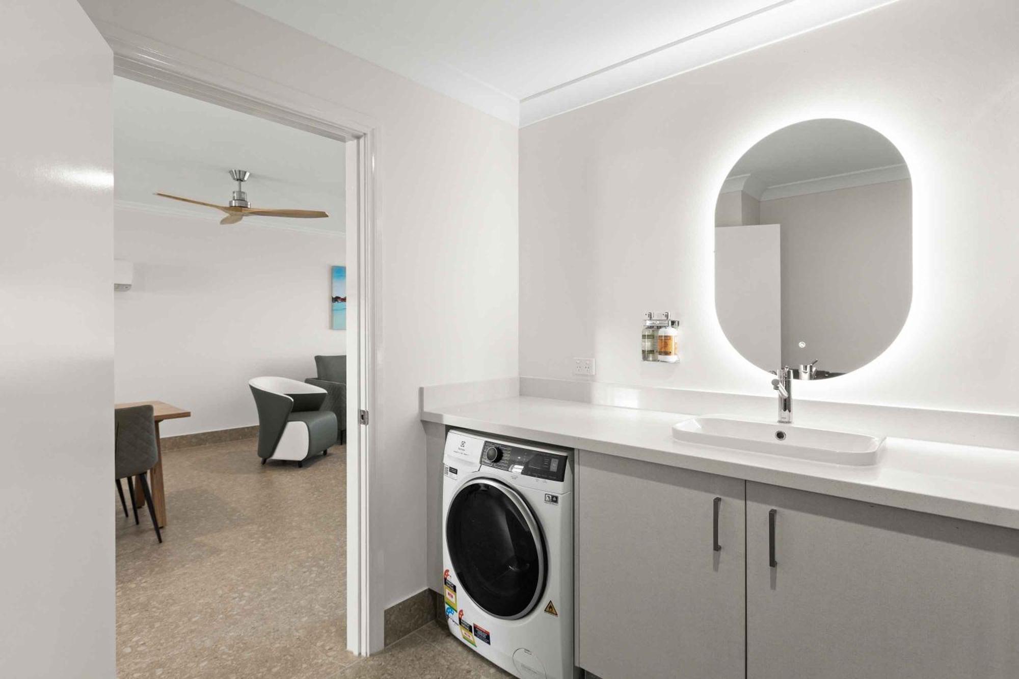 Moonlight Bay Suites Broome Exteriör bild