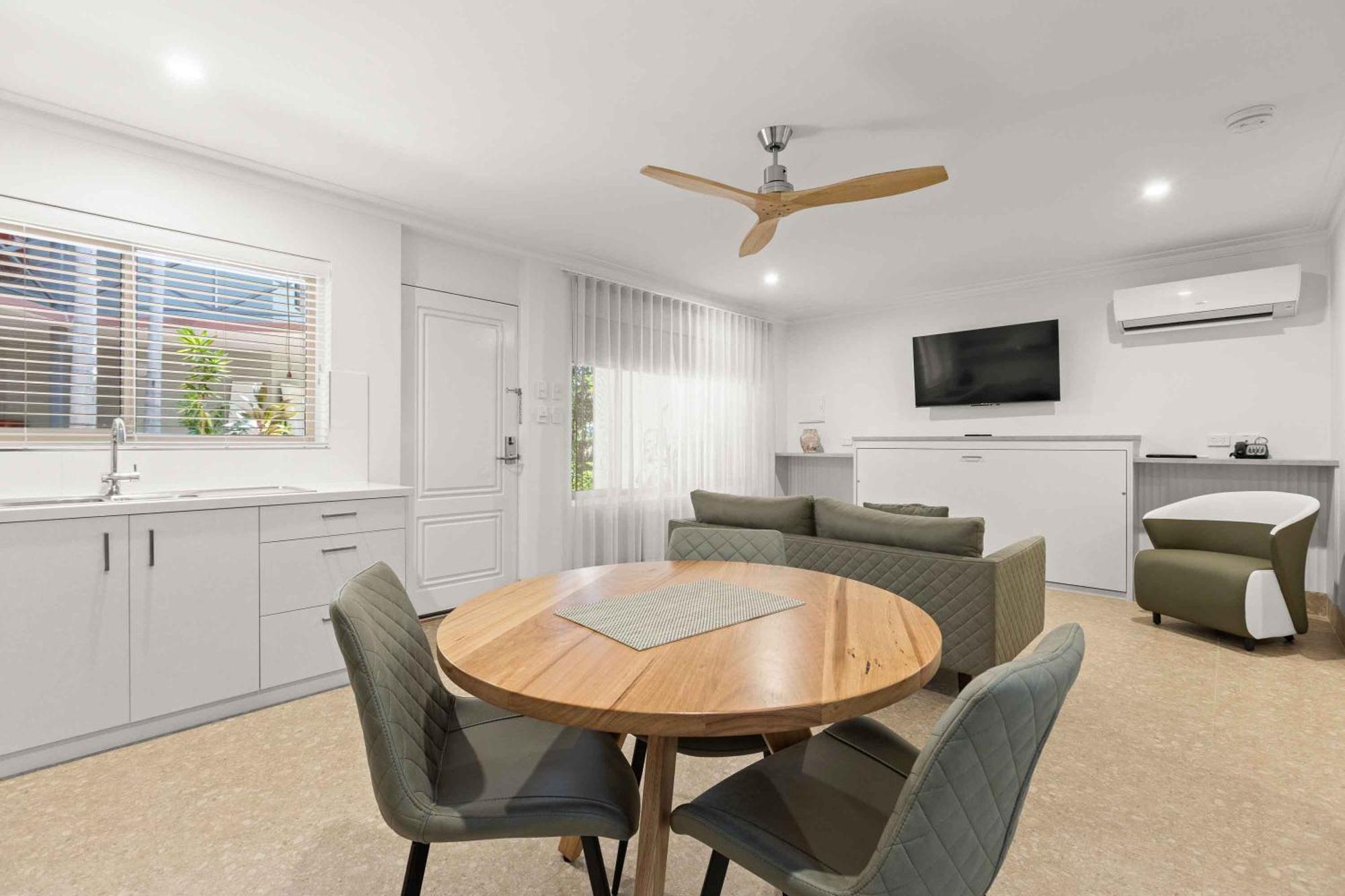 Moonlight Bay Suites Broome Exteriör bild
