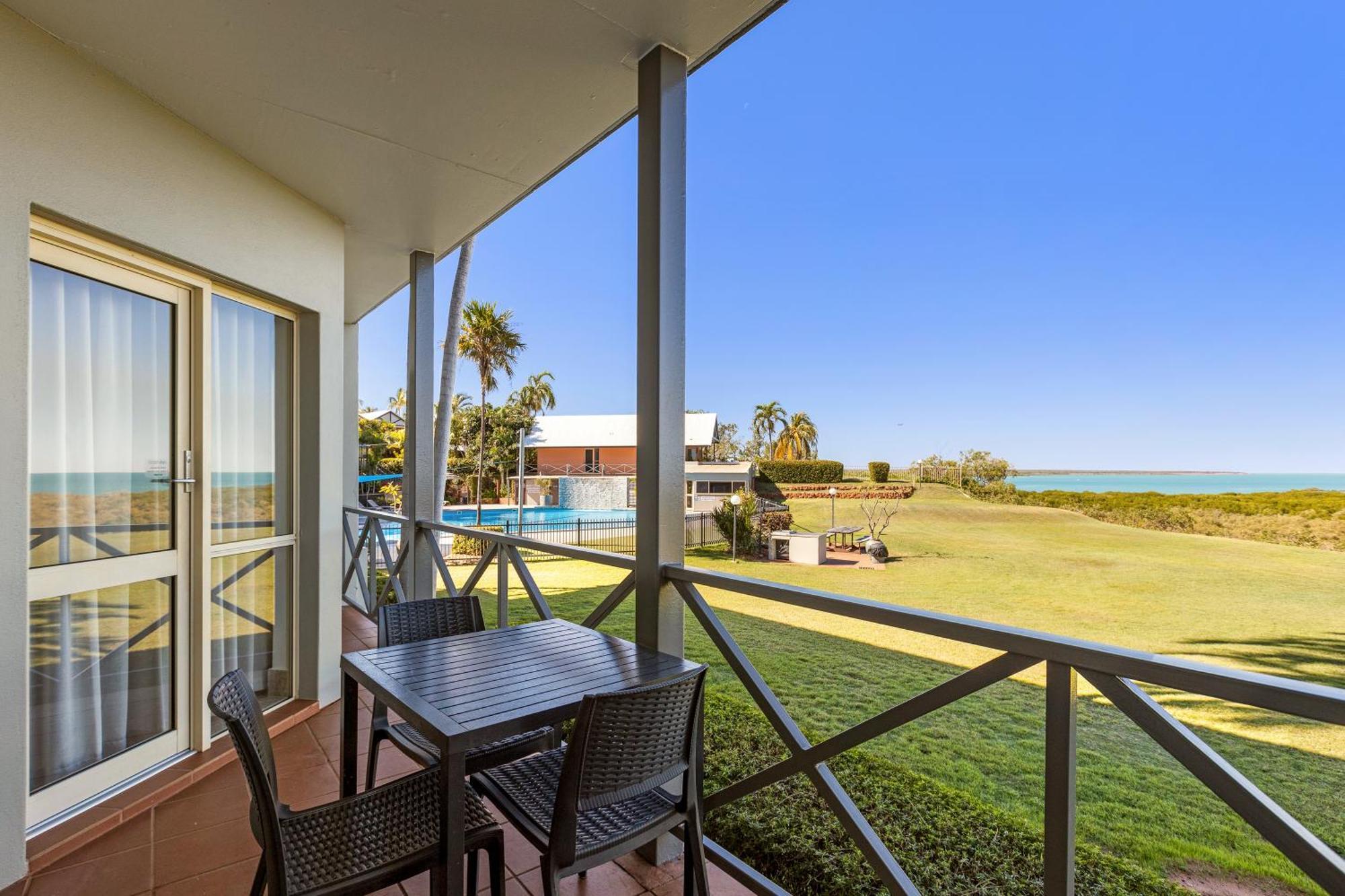 Moonlight Bay Suites Broome Exteriör bild